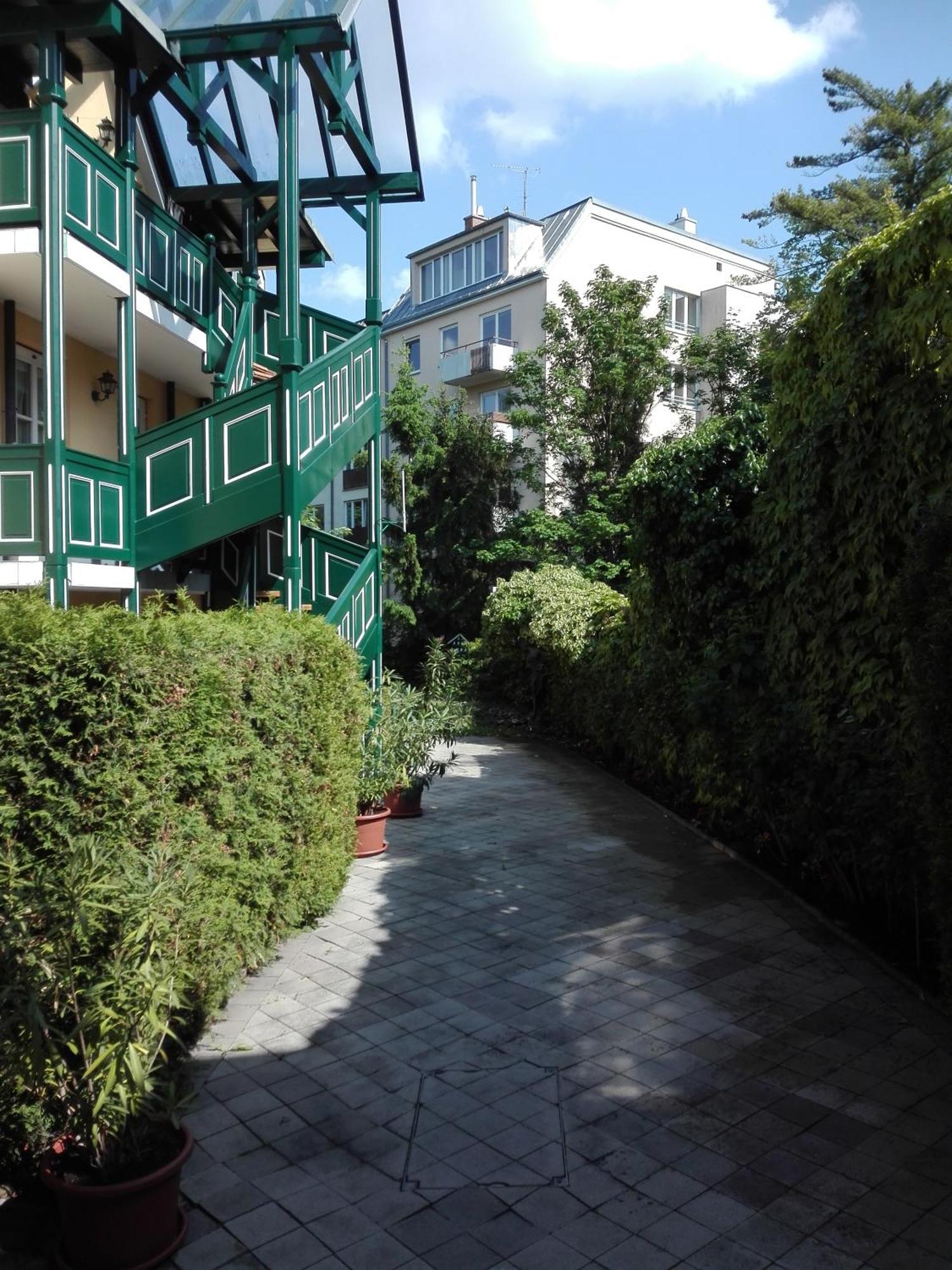 Hotel Schneider-Goessl Wina Bagian luar foto