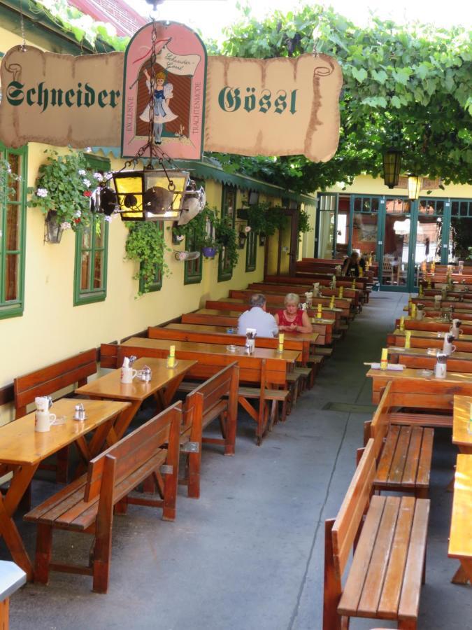 Hotel Schneider-Goessl Wina Bagian luar foto